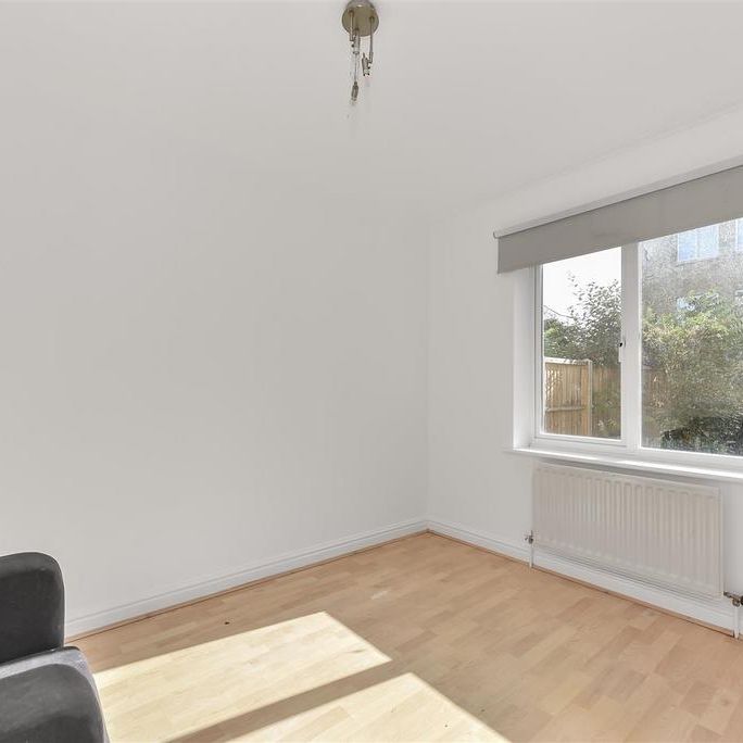 4 bedroom apartment to rent - Photo 1