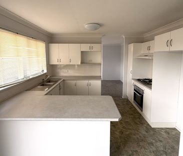 3 Bedroom Home with Study! - Photo 2