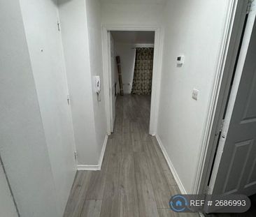 3 bedroom flat to rent - Photo 6