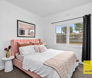 PERFECT POSITION IN NEWTOWN - Photo 3