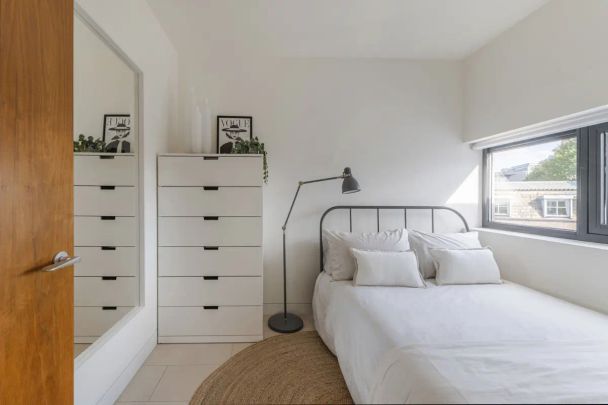 3 bedroom flat in Camden - Photo 1