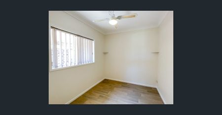 TOWNHOUSE WITH LARGE GRASSED COURTYARD - Photo 3