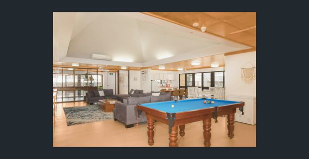 Rooms for Rent – Spacious Shared Living on the Beach! - Photo 1