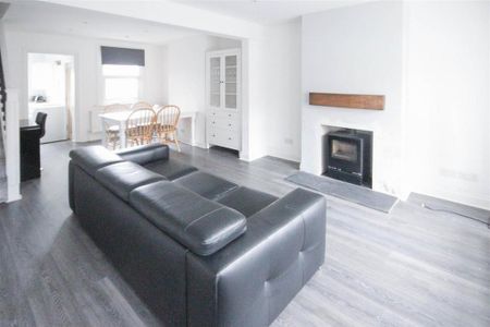 2 bedroom terraced house to rent - Photo 4