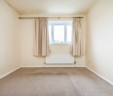 3 bedroom house to rent Kemble Court, Downhead Park, Milton Keynes,... - Photo 2