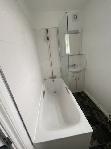 2 Bed End Terrace, Minard Road, SE6 - Photo 3