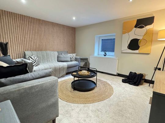 En-suite Bedroom with all bills included Room 2 - Photo 1