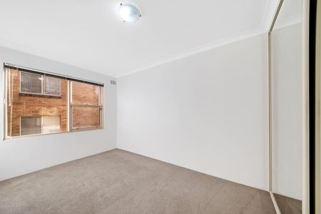 Charming Mosman Apartment with Harbour Glimpses - Photo 3