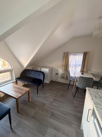 3 Bed Flat, Philip Lane, N15 - Photo 2