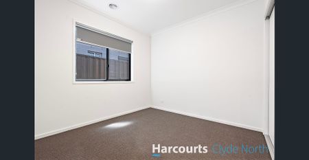 Spacious 3 Bedroom in Evergreen with TWO Living Spaces! - Photo 5