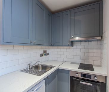 Studio Flat, High Street, W3 - Photo 3