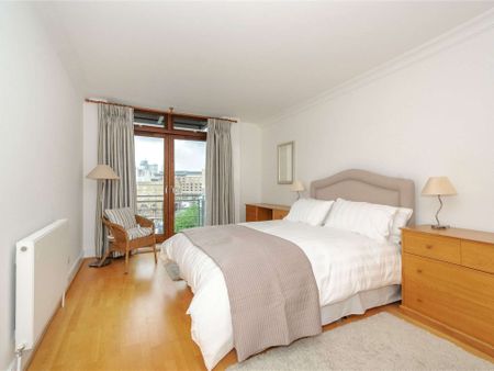 A beautifully appointed 1 bedroom apartment located on the 4th floor of this prestigious development overlooking St Katharine Docks Marina. - Photo 4