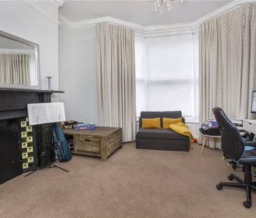 Beautifully presented and comprehensively 4 bedroom property situat... - Photo 1