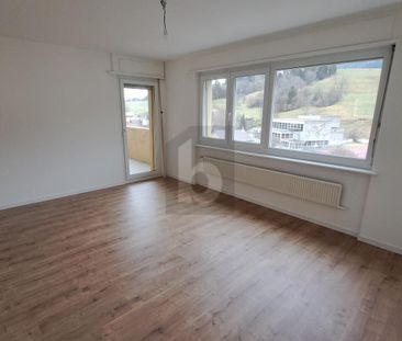 PRIX EXCEPTIONNEL ! RÉNOVÉ AVEC VUE DÉGAGÉE - Foto 2