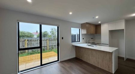 As-New 3-Bedroom Beauty - Photo 3