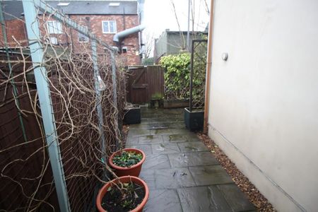3 bedroom terraced house to rent - Photo 4