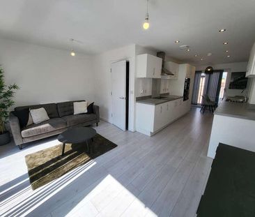 Dodie Smith Walk, Stretford, Manchester, M32 - Photo 2