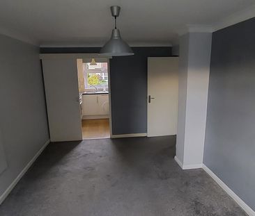 1 bed Flat in York Close , Horsham, RH13 5PH - Photo 2