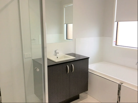 33 Bandt Close, Burpengary QLD 4505 - House For Rent | Domain - Photo 5