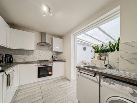 2 bedroom terraced house to rent - Photo 2