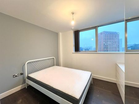 Blackwall Way, London - Photo 2