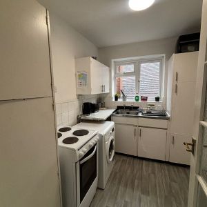 Brecon Court, Selborne Place, Hove - Photo 2