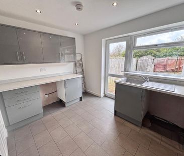 3 bedroom terraced house to rent - Photo 6