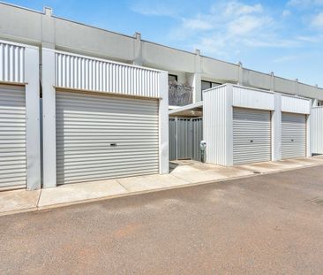 Sophisticated Townhouse Living! - Photo 5