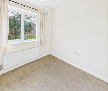 4 bedroom semi-detached house to rent - Photo 3