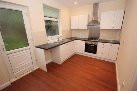 2 bedroom semi-detached house to rent - Photo 4