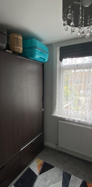 Room in a Shared House, Buntingbridge Road, IG2 - Photo 1