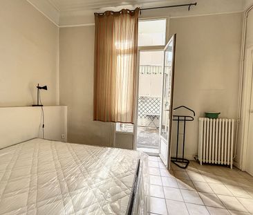 A LOUER AVIGNON INTRAMUROS ( 84000 ) : T2 meublé - 64.46m² - terras... - Photo 5