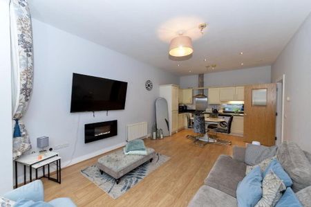 35 Lagmore View Road, Dunmurry, Belfast, BT17 0FR - Photo 2