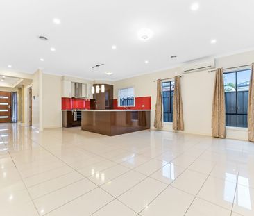 3 BEDROOMS + 1 STUDY + 3 LIVING ZONES - Photo 5