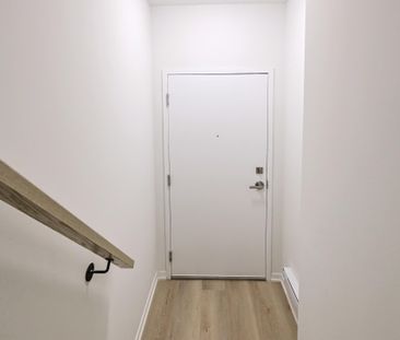 For Lease - 100 Honeycrisp Crescent Unit# TH356, Vaughan, Ontario - Photo 4