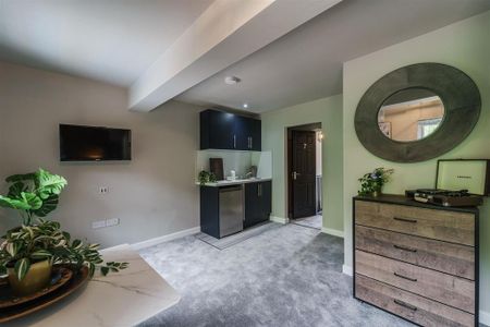 1 bedroom in a house share to rent - Photo 2