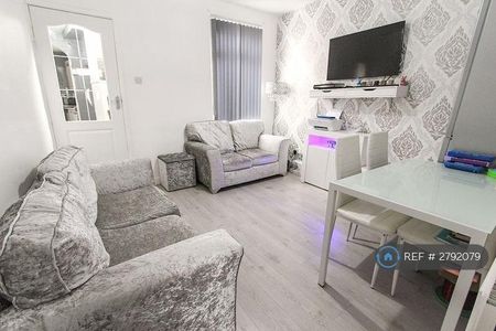 4 bedroom terraced house to rent - Photo 2