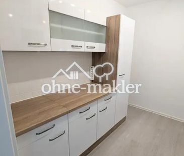 Exklusive 2,5-Zimmerwohnung mit herrlichem Blick ins Grüne mit TG-S... - Foto 1