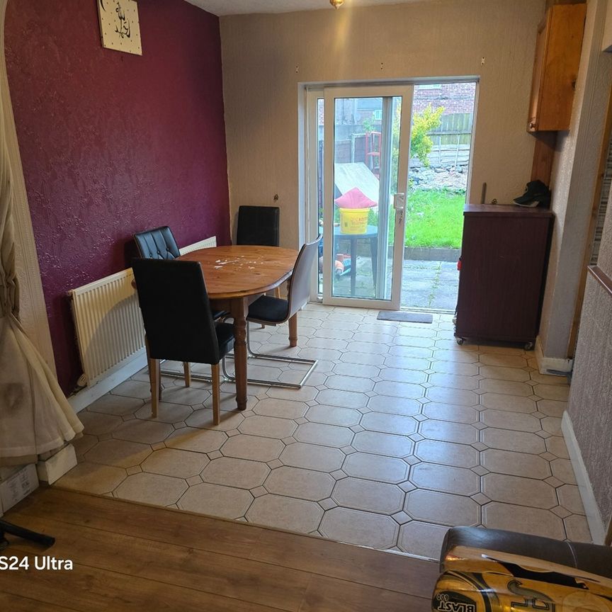 Room in a Shared House, Hadley Avenue, M13 - Photo 1