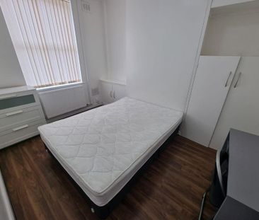 4 bedroom terraced house to rent - Photo 4