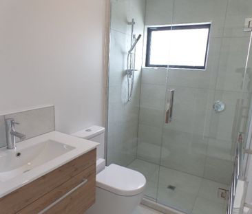 Are you searching for a stylish and comfortable, three bedroom town... - Photo 4