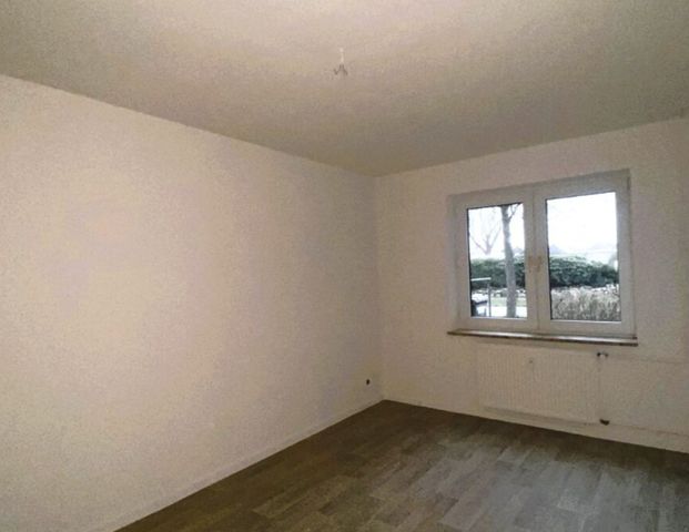 BRUNSBÜTTEL: 1 Monat keine Kaltmiete zahlen! Bezugsfreie 2-Zimmer-Wohnung mit Balkon im Erdgeschoss - Photo 1