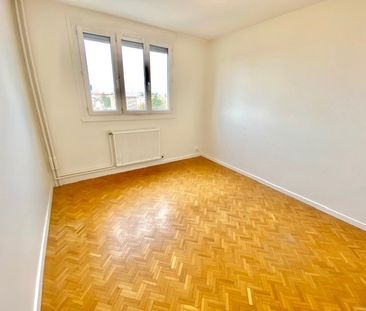 Location Appartement 4 pièces 77m² VILLEURBANNE 69100 - Photo 4