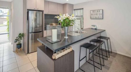 Beautiful Family Home - Photo 2