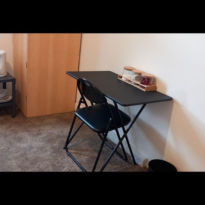 Room in a Shared House, Stevenage Road, E6 - Photo 1