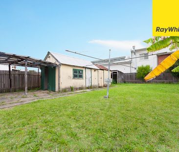 THREE BEDROOM FAMILY HOME IN WHISPER QUIET LOCALE - Photo 4