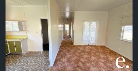 Charming Lowset Timber Home for Rent - new flooring throughout house to be installed - Photo 2