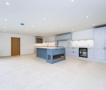 4 bedroom detached house to rent - Photo 4