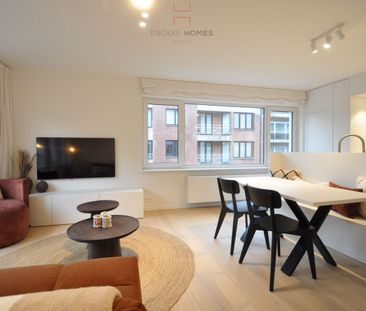 Volledig gerenoveerd, gemeubeld hoekappartement gelegen op enkele s... - Photo 1
