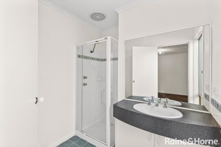 Stunning Family Home in Roxburgh Park - Photo 2